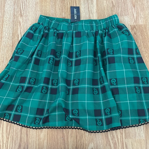 HARRY POTTER SLYTHERIN SCHOOL SKIRT - Picture 3 of 4